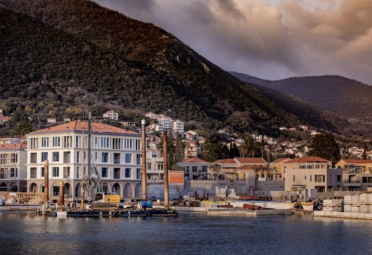 buying and selling heavy equipment