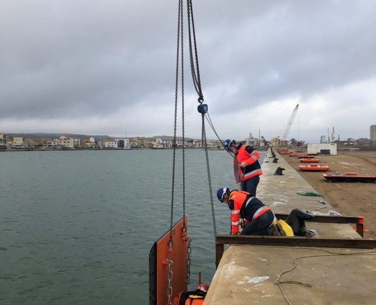Supervised installation of the first SFT Cone Fender System for Port-La Nouvelle in France