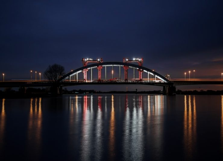 Mammoet moves steel-arched bridge in nighttime operation
