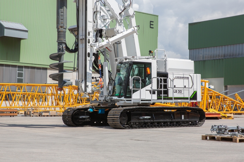Liebherr once again electrifies the drilling rig series with the LB 30 unplugged.