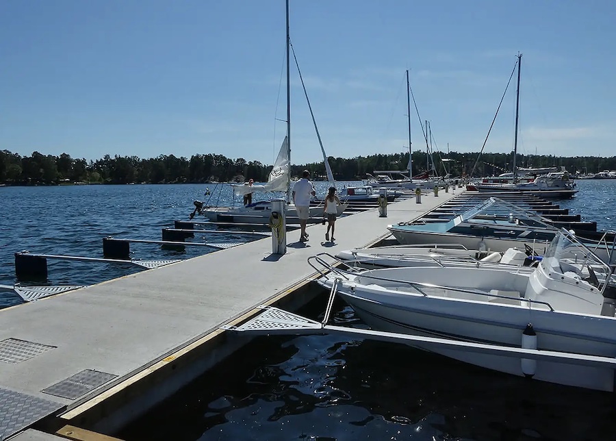 Pontoon Types, Accessories, Customization, Anchors, and Connectors - Pile  Buck Magazine