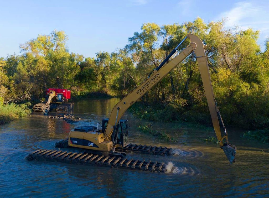 Amphibious excavators operate efficiently on both land and water, thanks to their buoyant pontoons and powerful undercarriage. They’re built for dredging, shoreline restoration, and wetland projects where regular excavators can’t reach. Photo Credit: EIK Solutions