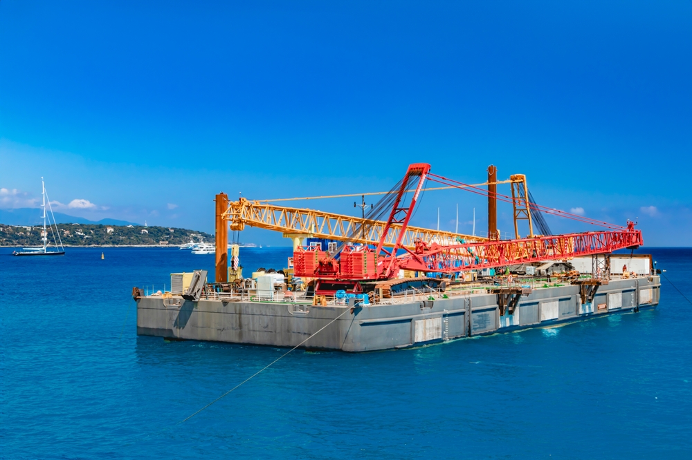 Work platforms and barges rely on flexible, UV-resistant waterproof coatings to seal joints and prevent deck seepage. These coatings maintain watertight integrity even under constant vibration and wave impact.