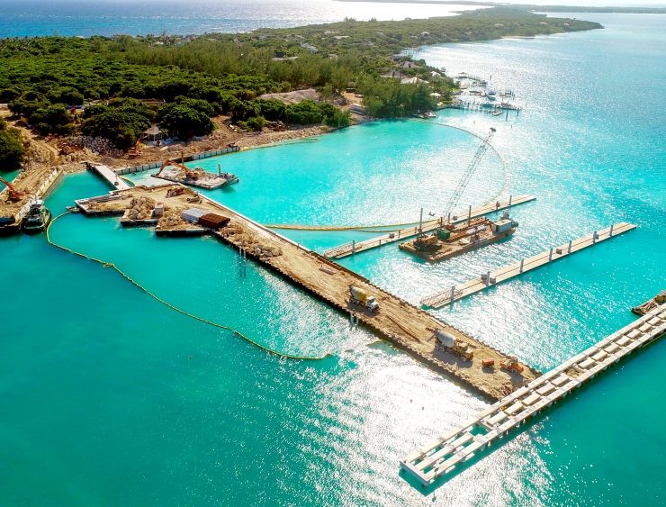 Aluminum’s high strength-to-weight ratio allows marine structures like docks and bridges to remain durable while reducing installation and transport costs. Its lightweight nature makes it ideal for modular construction in coastal environments. Photo Credit: MAADI Group