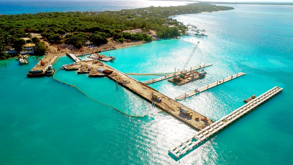 Aluminum’s high strength-to-weight ratio allows marine structures like docks and bridges to remain durable while reducing installation and transport costs. Its lightweight nature makes it ideal for modular construction in coastal environments. Photo Credit: MAADI Group