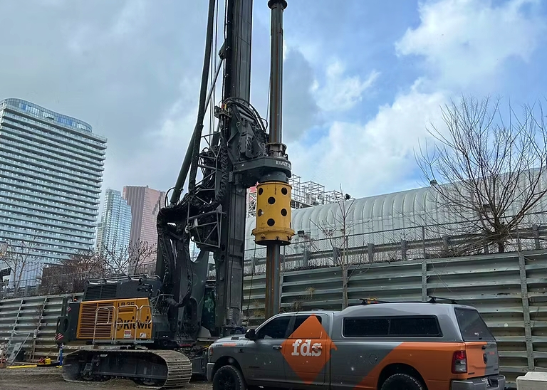 CFA piling creates far less noise and vibration than driven piles. This makes it ideal for urban projects where nearby structures must remain undisturbed. Photo Credit: FDS Foundation Drilling