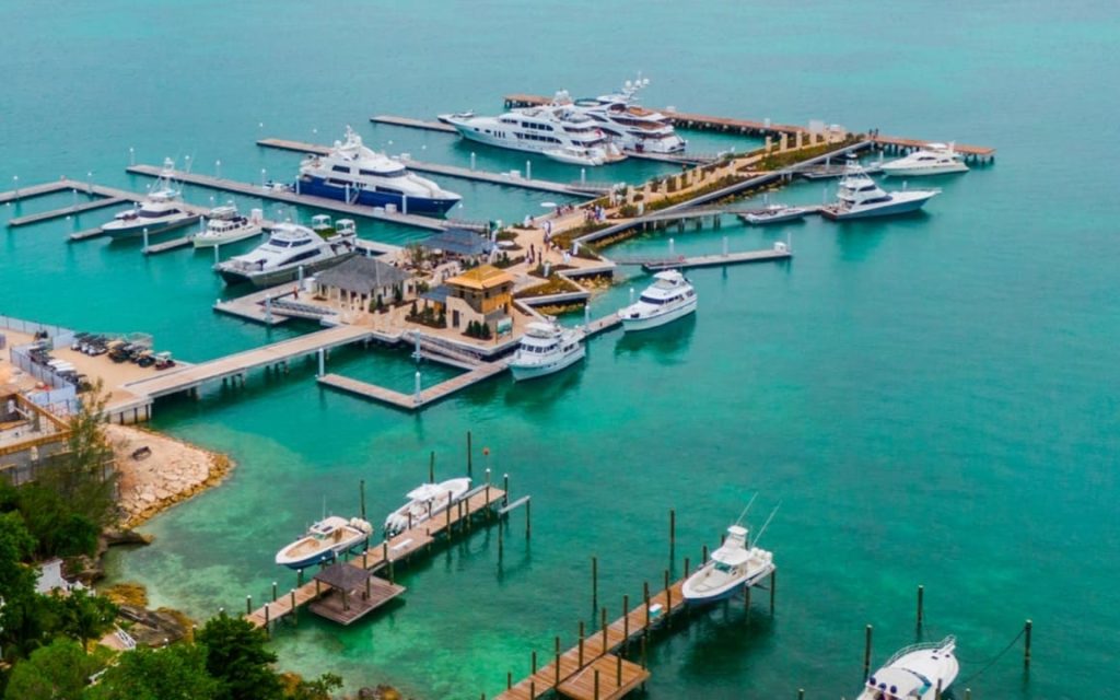 Aluminum’s high strength-to-weight ratio allows marine structures like docks and bridges to remain durable while reducing installation and transport costs. Its lightweight nature makes it ideal for modular construction in coastal environments. Photo Credit: MAADI Group