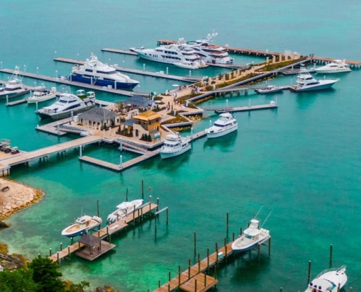 Aluminum’s high strength-to-weight ratio allows marine structures like docks and bridges to remain durable while reducing installation and transport costs. Its lightweight nature makes it ideal for modular construction in coastal environments. Photo Credit: MAADI Group