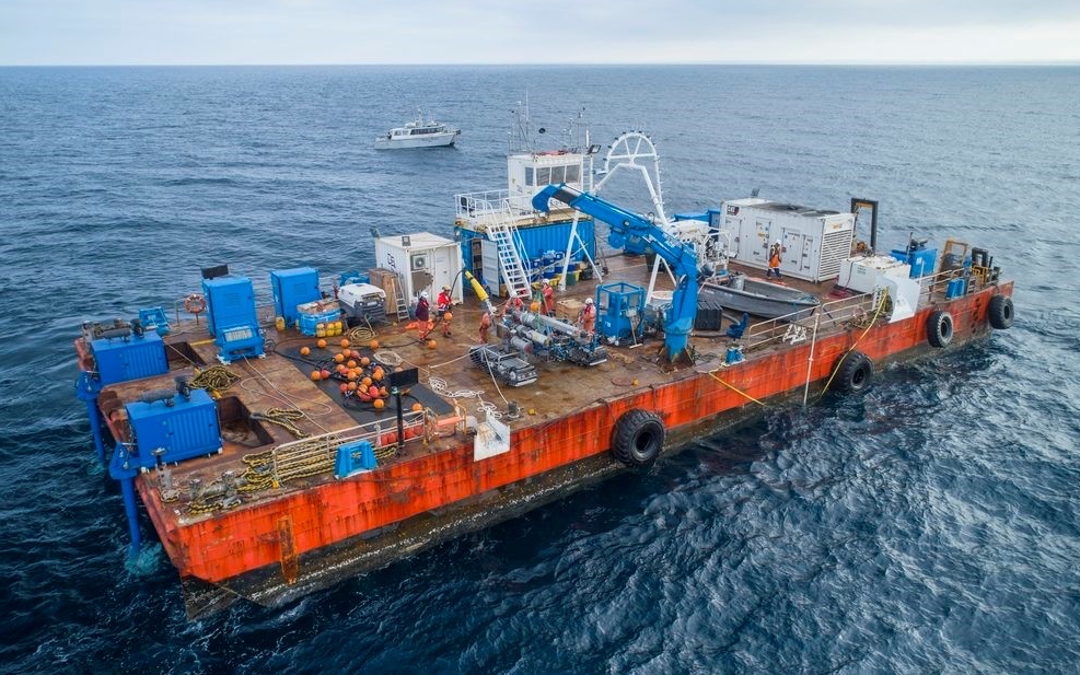 Hydraulic propulsion systems provide stable thrust for heavy construction loads in shallow or debris filled environments. Their modular design makes installation fast and flexible for different barge types. Photo Credit: Thrustmaster of Texas, Inc.