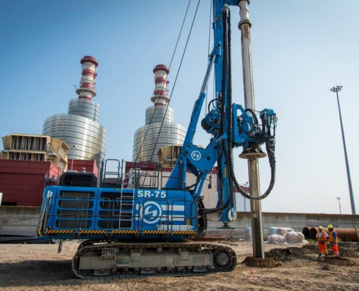 Continuous Flight Auger piles rely on maintaining consistent concrete pressure during auger withdrawal to prevent soil intrusion and internal voids. Loss of pressure is one of the most common causes of reduced pile integrity in CFA installations. Photo Credit: Soilmec