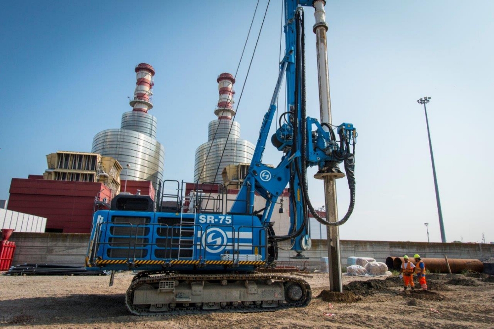 Continuous Flight Auger piles rely on maintaining consistent concrete pressure during auger withdrawal to prevent soil intrusion and internal voids. Loss of pressure is one of the most common causes of reduced pile integrity in CFA installations. Photo Credit: Soilmec