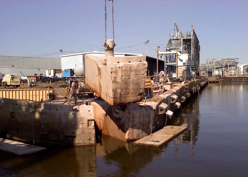 Marine wire sawing can be performed above or below the waterline, often eliminating the need for cofferdams. This reduces project timelines and minimizes disruption to navigation and surrounding infrastructure. Photo Credit: Cutting Technologies, Inc.