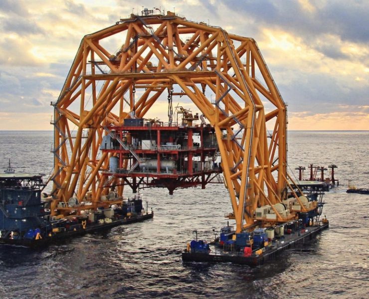 Deck mounted propulsion packages allow pile driving barges to maneuver without tug support. This improves project speed and reduces dependency on external vessels. Photo Credit: Thrustmaster of Texas, Inc.