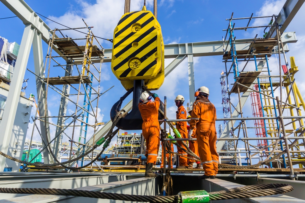 Offshore lifting rope is designed to work safely in deepwater conditions where high loads, dynamic forces, and corrosion are constant challenges. Its construction supports stable lifting operations for offshore cranes and winch systems.