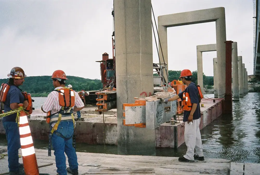 Pile cutting is commonly used when piles are deeply embedded or located near active structures where vibration must be limited. Cutting piles below the mudline reduces disturbance to surrounding soils and adjacent infrastructure. Photo Credit: Coastal Pile Cutters International LLC