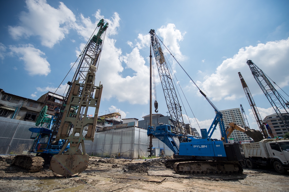 Piling work exposes crews to serious fall hazards on elevated and unstable surfaces. Proper fall protection helps prevent injuries and supports safer job sites.