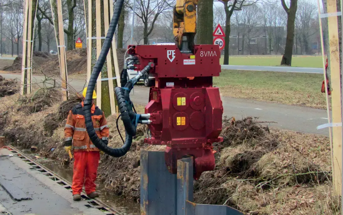 Projects with restricted access, mixed pile profiles, or changing regulatory requirements often benefit from rental strategies. Renting allows contractors to select equipment tailored to each site without committing to a single configuration long term. Photo Credit: Pajot