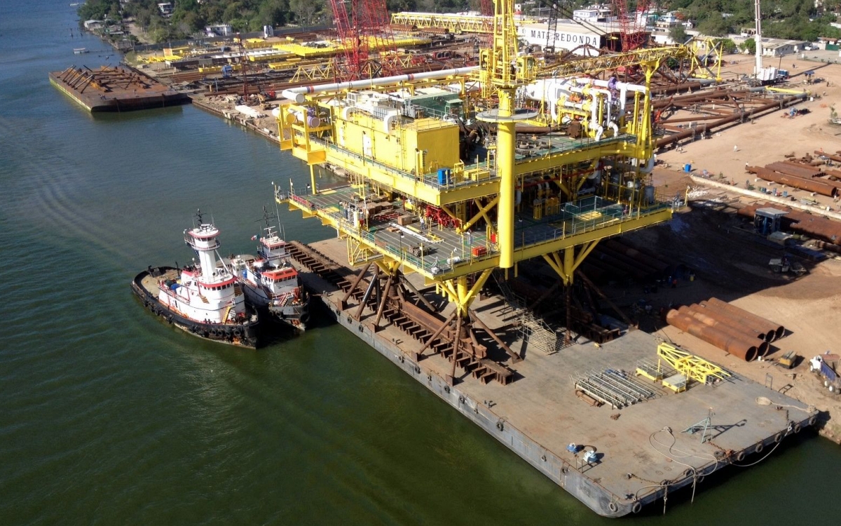 Marine construction projects typically require multiple vessel types working together because no single platform can handle towing, lifting, material transport, and crew access efficiently. Coordinated vessel selection reduces downtime and improves jobsite safety. Photo Credit: Lee Felterman & Associates