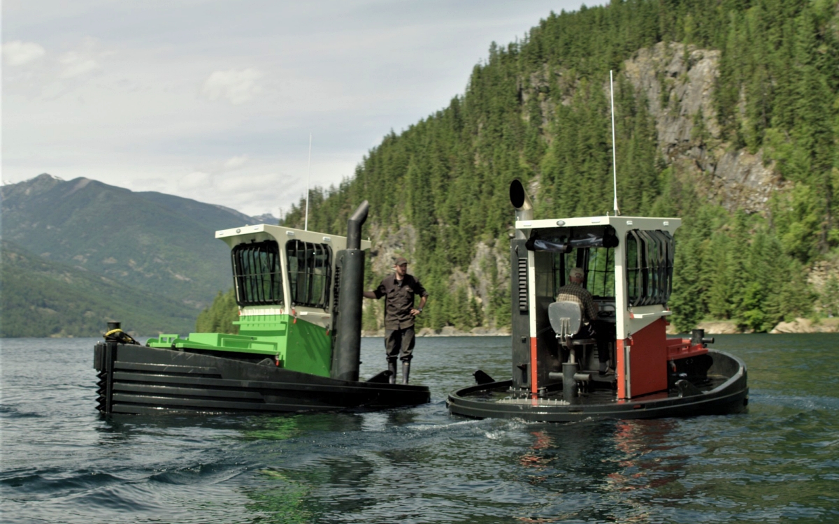 Flat and low-displacement hull designs help distribute weight evenly, allowing these vessels to carry crews and construction equipment while maintaining stability. This balance is critical during piling and material handling operations. Photo Credit: Drop Marine