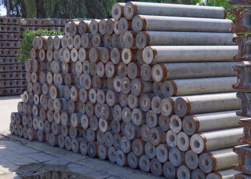 Concrete piles are widely used in marine structures because properly designed mixes can resist chloride intrusion and reduce long term corrosion risk. This makes them a common choice for permanent waterfront infrastructure such as piers and wharves. Photo Credit: Pipe and Piling Supplies Ltd.