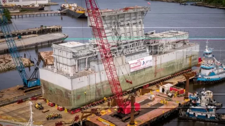 Timber load distribution systems help spread concentrated hull loads across larger bearing areas during marine transportation. This reduces localized stress that can lead to deformation or coating damage. Photo Credit: Ritter Forest Products