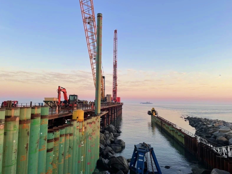 O-Pile® allows variable pipe thickness so steel can be added where durability demands are higher and reduced where it is not needed. Photo Credit: Sheet-Pile LLC